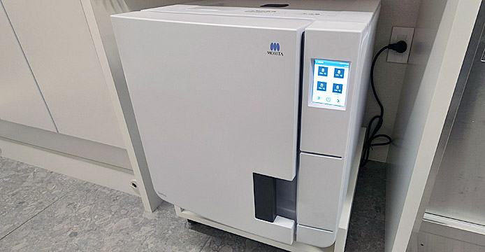 高圧蒸気滅菌器（モリタ Sterina）