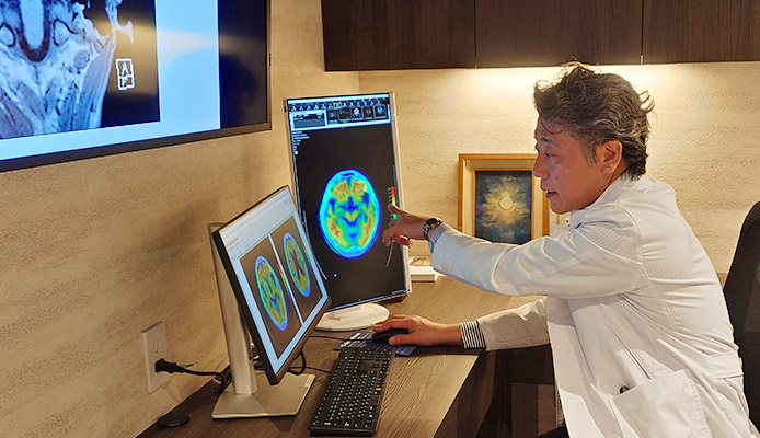 専門医による結果説明の様子